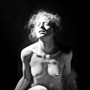 Edin Mustafic Fotografie Anatomie: Abstrahierter Ellenbogen unter Spannung, Betrachtung des Körpers als funktionale Mechanik.