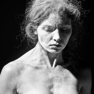 Fotografie Edin Mustafic, Serie Anatomie: Objektive fotografische Studie menschlicher Körperteile, kompletter Verzicht auf Porträt und Identität.